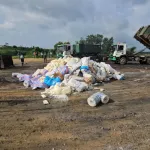 lutte-contre-la-fraude-le-ministere-du-commerce-detruit-2-700-sacs-de-lait-perime-et-corrompu