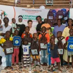 rentree-scolaire-2023-2024-plus-de-1400-kits-scolaires-distribues-par-une-ong-aux-eleves
