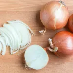 oignon-coupe-2-astuces-secretes-pour-conserver-sans-aucune-odeur