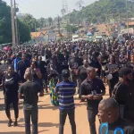 man-apres-l-assassinat-de-l-institutrice-et-de-son-fils-les-enseignants-marchent-sur-la-prefecture