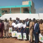 yamoussoukro-le-ministre-gouverneur-offre-des-kits-scolaires-et-des-bons-de-prise-en-charge-aux-eleves