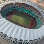 stade-olympique-alassane-ouattara-d-ebimpe-les-travaux-d-entretien-de-la-toiture-ont-commence