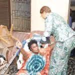 assistance-sociale-la-ministre-belmonde-dogo-apporte-de-l-espoir-chez-l-actrice-lehiga-de-la-serie-ma-famille