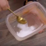 taches-de-sauce-tomate-5-solutions-pour-les-eliminer-sur-vos-recipients-en-plastique