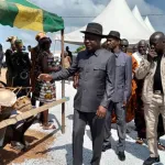 deces-du-pere-adoptif-du-maire-de-sikensi-pierre-dimba-prend-sa-part-de-deuil