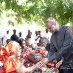 tidjane-thiam-a-pepressou-chez-bedie-ce-qu-il-a-dit-aux-populations-en-presence-de-niamien-n-goran