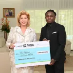 lutte-contre-le-travail-des-enfants-le-rappeur-didi-b-offre-un-cheque-de-3-millions-fcfa-a-dominique-ouattara