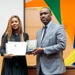 prix-national-d-excellence-2023-mamadou-toure-remet-les-prix-aux-2e-et-3e-laureats-dans-la-categorie-des-jeunes