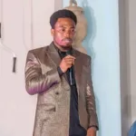 peinture-l-artiste-ivoirien-mounou-desire-koffi-transforme-les-rebuts-en-chef-d-oeuvre