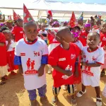 action-sociale-la-fondation-awi-cadeaute-650-enfants-et-assiste-des-structures-sanitaires