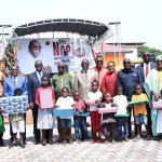 arbre-de-noel-a-koumassi-cisse-bacongo-offre-plus-de-10-000-cadeaux-aux-enfants-et-aux-familles-en-difficulte