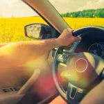 conseil-pratique-le-top-5-des-objets-a-ne-jamais-laisser-dans-votre-voiture-quand-il-fait-chaud