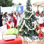 l-association-jeunes-professionnels-pour-jesus-offre-un-noel-feerique-aux-enfants-de-la-pouponniere-maman-nzi