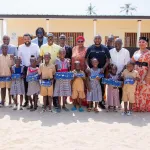 arbre-de-noel-a-ellokro-asalfo-et-ses-partenaires-gatent-les-eleves-de-l-epp-magic-system