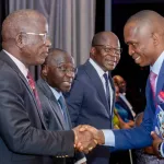 cote-d-ivoire-le-groupe-ita-presente-son-prix-d-excellence-a-trois-ministres