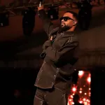 concert-fally-ipupa-assure-un-show-en-live-pendant-deux-heures-ses-fans-emerveilles