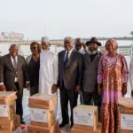 social-le-president-ouattara-offre-plusieurs-tonnes-de-kits-alimentaires-aux-populations-du-district-d-abidjan