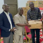 abobo-fetes-de-fin-d-annee-le-chef-de-l-etat-fait-don-de-plusieurs-tonnes-de-kits-alimentaires-aux-populations