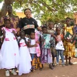 botro-plus-de-900-enfants-ont-vecu-la-magie-de-noel-avec-la-presidente-de-diabo-ville-emergente