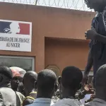 niger-les-populations-heureuses-suite-a-la-fermeture-de-l-ambassade-de-france-a-niamey