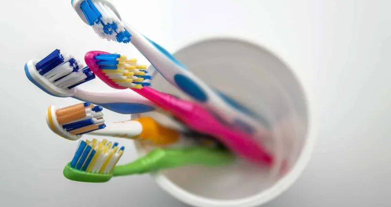 vieilles-brosses-les-incroyables-astuces-meconnues-pour-donner-une-seconde-vie-a-vos-vieilles-brosses-a-dents