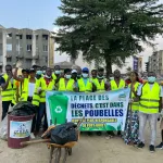 lutte-contre-l-insalubrite-a-port-bouet-l-association-jeunesse-plus-responsable-nettoie-le-grand-marche