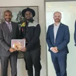 avant-son-depart-pour-le-canada-bebi-philip-recu-par-l-ambassadeur-anderson-blanc