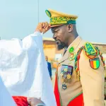 guinee-mamadi-doumbouya-recoit-ses-epaulettes-de-general-de-04-etoiles