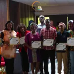 cote-d-ivoire-les-participants-au-programme-super-lecteur-recoivent-leur-certificat-de-fin-de-formation