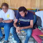 cote-d-ivoire-l-ong-main-de-l-esperance-au-chevet-d-un-homme-ayant-perdu-son-epouse-en-couche