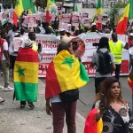 senegal-dakar-replonge-dans-la-violence-et-la-desobeissance-civile-le-signal-coupe-a-walfadjri-tv