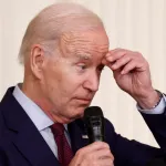 usa-joe-biden-pretend-discuter-avec-un-ex-president-francais-decede-depuis-28-ans