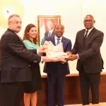 can-2023-soutien-aux-elephants-une-societe-fait-don-de-3500-maillots-au-premier-ministre-beugre-mambe