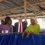 lutte-contre-la-pauvrete-l-ambassadeur-de-l-allemagne-s-impregne-des-realites-d-un-projet-des-femmes-de-la-peche