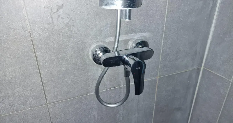 secrets-devoiles-les-etapes-pour-remplacer-votre-mitigeur-de-douche-revelees