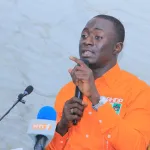uj-rhdp-le-president-kone-mamadou-presente-son-commando-en-presence-du-ministre-roger-adom