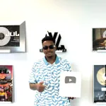 performance-digitale-tam-sir-auteur-du-tube-coup-de-marteau-recoit-le-disque-youtube