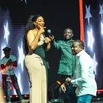 love-story-eric-sekongo-enflamme-la-toile-avec-des-cliches-de-sa-demande-en-mariage