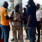 mafere-des-enseignants-du-lycee-moderne-envahissent-la-sous-prefecture-voici-la-raison