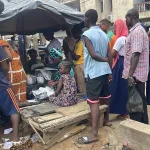 jeune-musulman-beignets-de-mil-et-de-haricots-les-rois-de-l-iftar-de-retour-dans-les-rues-d-abidjan