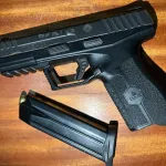 yopougon-un-policier-refuse-de-payer-la-passe-d-une-prostituee-et-tire-en-l-air-pour-dissuader-la-foule-en-colere