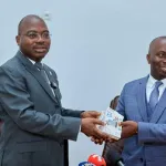 modernisation-de-l-etat-civil-des-supports-numeriques-d-etat-civil-remis-au-maire-jean-louis-moulot