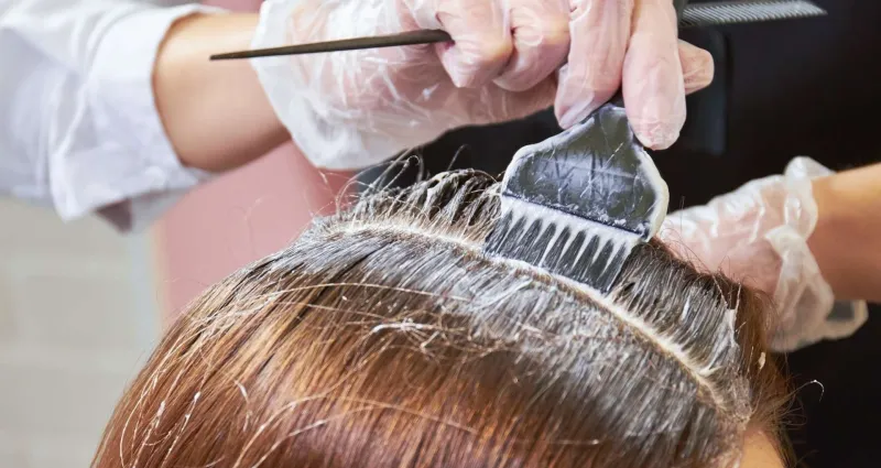 vetement-taches-3-astuces-surprenantes-pour-effacer-instantanement-les-taches-de-coloration-sur-vos-vetements