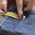astuces-vetement-les-5-secrets-pour-transformer-votre-jean-en-vetement-sur-mesure