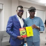 litterature-les-journalistes-julien-anaki-et-martial-asseme-ont-presente-leurs-oeuvres