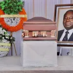 levee-de-corps-de-l-ex-president-henri-konan-bedie-un-pretre-recadre-le-rhdp