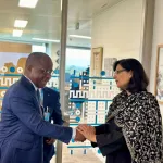 geneve-pierre-dimba-et-la-directrice-executive-de-gavi-echangent-sur-la-couverture-vaccinale-en-cote-d-ivoire