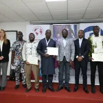 les-auditeurs-de-la-8e-session-de-formation-en-droit-international-des-droits-de-l-homme-recoivent-leur-parchemin