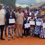 bonon-l-ambassadeur-gala-bi-honore-plus-de-150-eleves-du-village-de-zaguieta