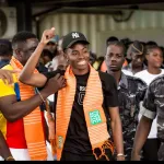 tournoi-de-l-espoir-simon-adingra-un-elan-de-solidarite-a-travers-le-football-a-l-agora-d-abobo